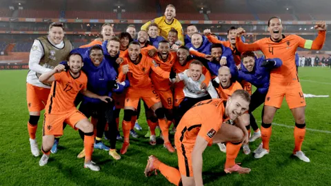 乔迪空降玉溪！携手云南玉昆再启征程，球迷热情接机签名，明年中超赛场再展风采！